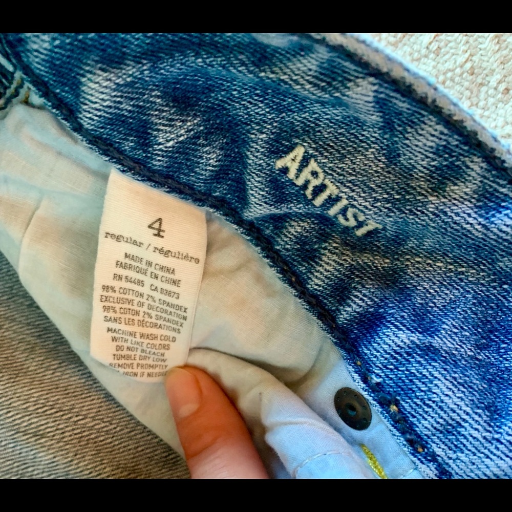 American Eagle Distressed Capris - Picture 5 of 5